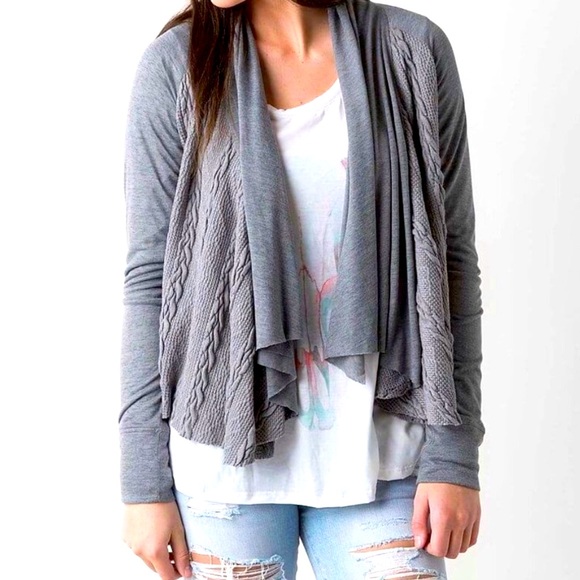 Buckle BKE layered gray fly away cable knot sweater - Picture 1 of 5